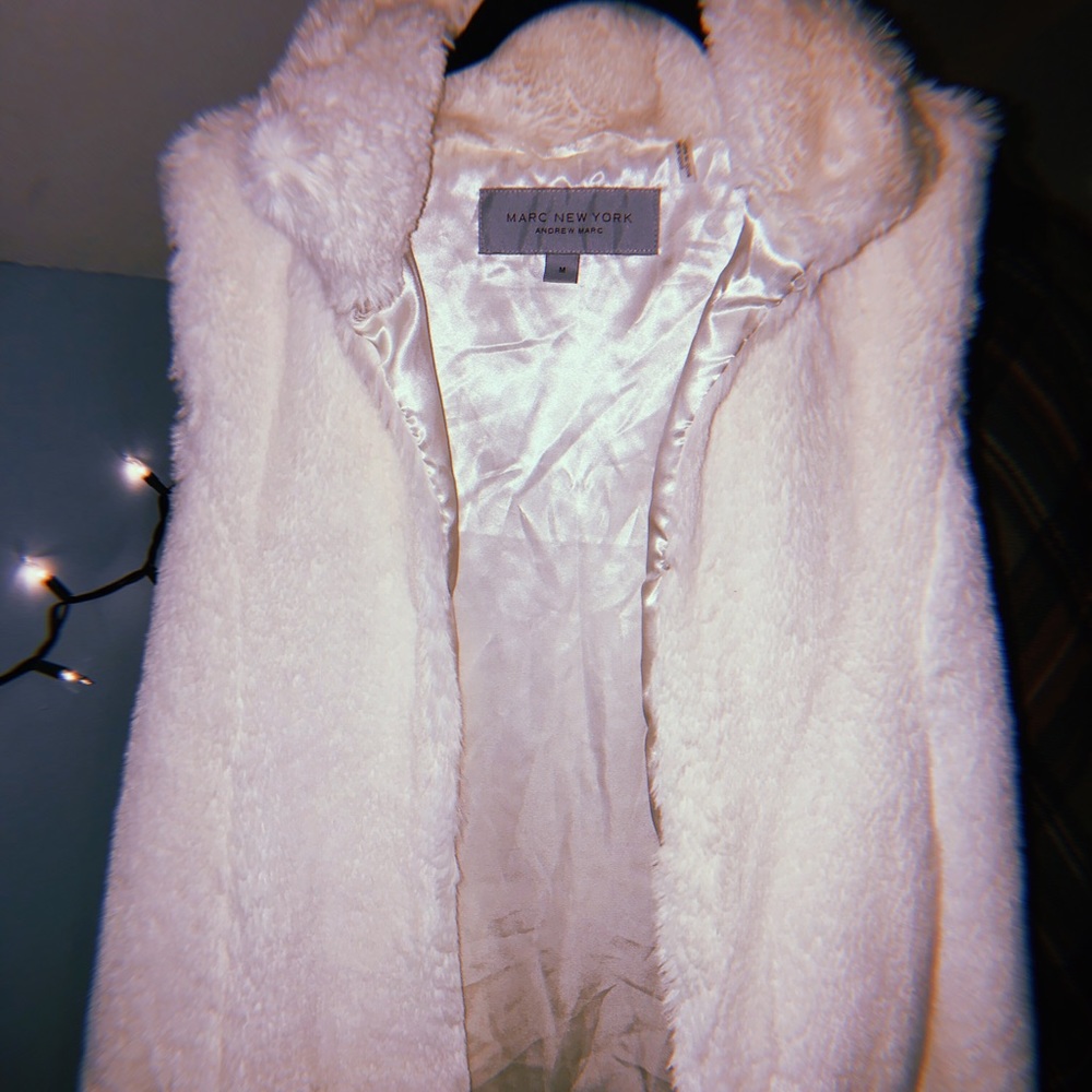 WOMEN’S FURRY WHITE VEST